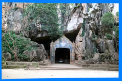 На Авто в Провинцию Пханг Нга, храм Ват Тхам-Суван-Кхуха.