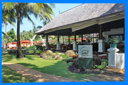 Пляжный Ресторан из соломы и бамбука рядом с Anantara Villas